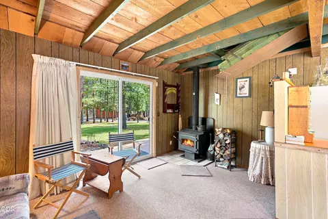 Living - 52216 Moose Rd, La Pine, OR 97739 photo 6 of 7