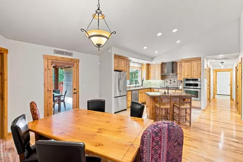 Dining - 52216 Moose Rd, La Pine, OR 97739 photo 4 of 4