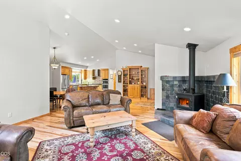 Living - 52216 Moose Rd, La Pine, OR 97739 photo 3 of 7