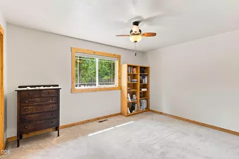 Bedroom - 52216 Moose Rd, La Pine, OR 97739 photo 3 of 5