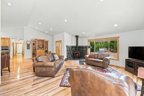Living - 52216 Moose Rd, La Pine, OR 97739 photo 2 of 7