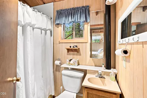 Bath - 52216 Moose Rd, La Pine, OR 97739 photo 6 of 6