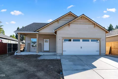 2211 Piazza Dr, Medford, OR 97501