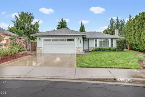 295 Wren Ct, Medford, OR 97501