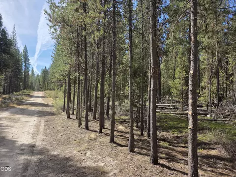 50429 Cascade St, La Pine, OR 97739 photo 2