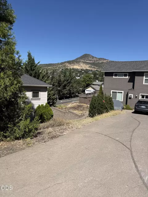 4101 Barbara Jean Way, Medford, OR 97504