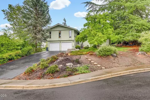 470 S Stoneham Cir, Medford, OR 97504