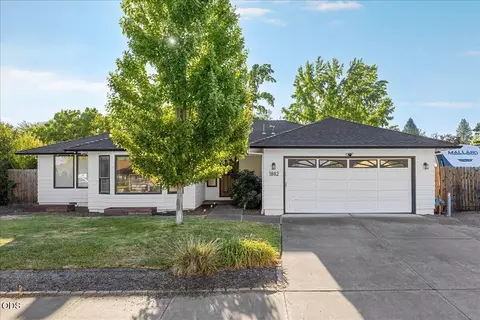 1882 Filmore Dr, Medford, OR 97504