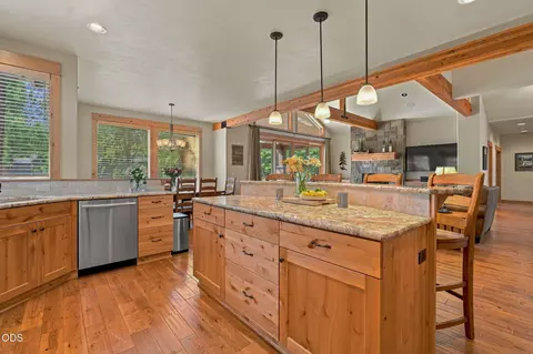 Kitchen - 56311 Fireglass Loop, Bend, OR 97707 photo 4 of 7