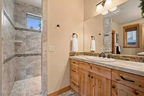 Bath - 56311 Fireglass Loop, Bend, OR 97707 photo 2 of 6
