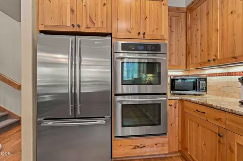 Kitchen - 56311 Fireglass Loop, Bend, OR 97707 photo 3 of 7