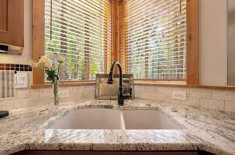 Kitchen - 56311 Fireglass Loop, Bend, OR 97707 photo 6 of 7