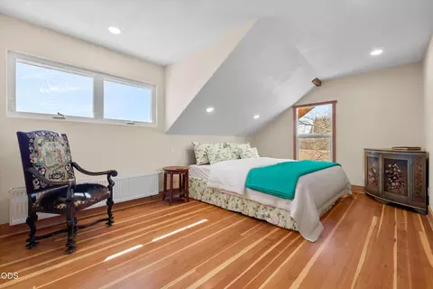 Bedroom - 61859 Dobbin Rd, Bend, OR 97702 photo 5 of 6