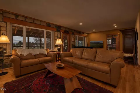 Living - 61859 Dobbin Rd, Bend, OR 97702 photo 3 of 4