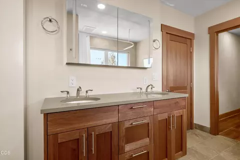 Bath - 61859 Dobbin Rd, Bend, OR 97702 photo 5 of 8