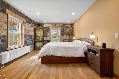 Bedroom - 61859 Dobbin Rd, Bend, OR 97702 photo 1 of 6