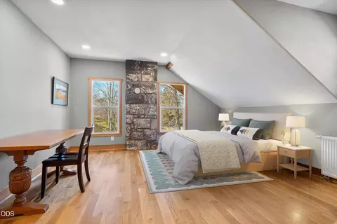 Bedroom - 61859 Dobbin Rd, Bend, OR 97702 photo 4 of 6
