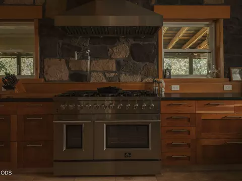 Kitchen - 61859 Dobbin Rd, Bend, OR 97702 photo 2 of 5