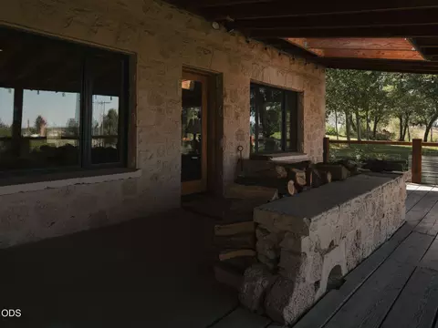 Exterior - 61859 Dobbin Rd, Bend, OR 97702 photo 6 of 7