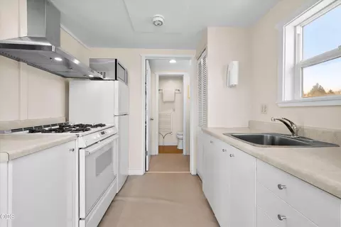 Kitchen - 61859 Dobbin Rd, Bend, OR 97702 photo 5 of 5