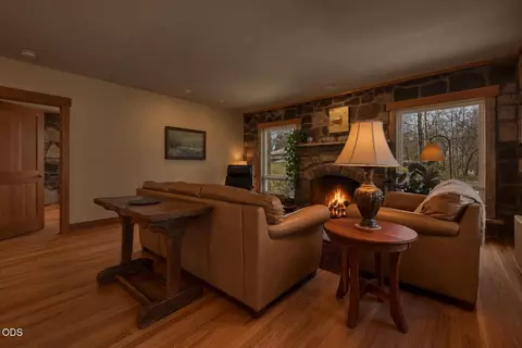 Living - 61859 Dobbin Rd, Bend, OR 97702 photo 2 of 4
