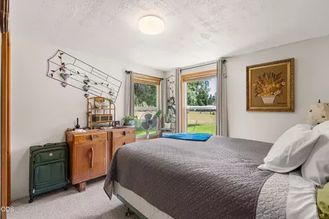 Bedroom - 4551 Holland Loop Rd, Cave Junction, OR 97523 photo 4 of 5