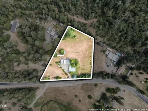 View/Area - 4551 Holland Loop Rd, Cave Junction, OR 97523 photo 2 of 3