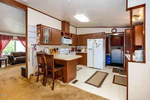 Kitchen - 59865 Cheyenne Rd, Bend, OR 97702 photo 1 of 3