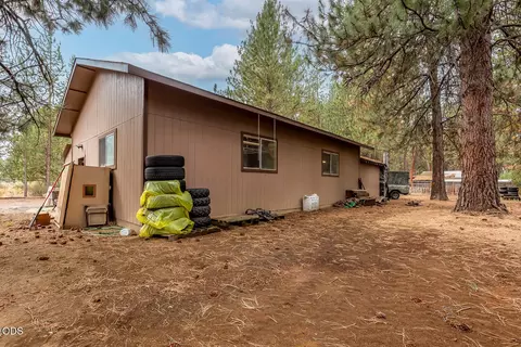 Exterior - 59865 Cheyenne Rd, Bend, OR 97702 photo 15 of 16