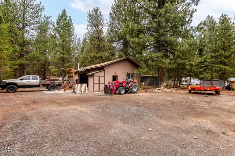 Exterior - 59865 Cheyenne Rd, Bend, OR 97702 photo 14 of 16