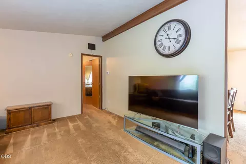 Living - 59865 Cheyenne Rd, Bend, OR 97702 photo 2 of 2