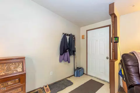 Entry Way - 59865 Cheyenne Rd, Bend, OR 97702 photo 1 of 1