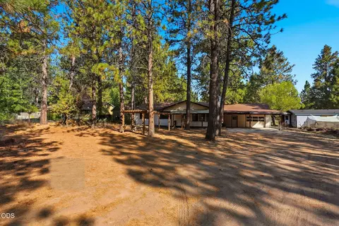 Exterior - 19092 Shoshone Rd, Bend, OR 97702 photo 7 of 8