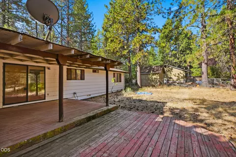 Exterior - 19092 Shoshone Rd, Bend, OR 97702 photo 4 of 8