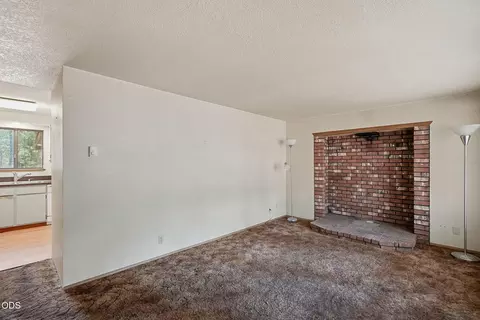 Living - 19092 Shoshone Rd, Bend, OR 97702 photo 1 of 2
