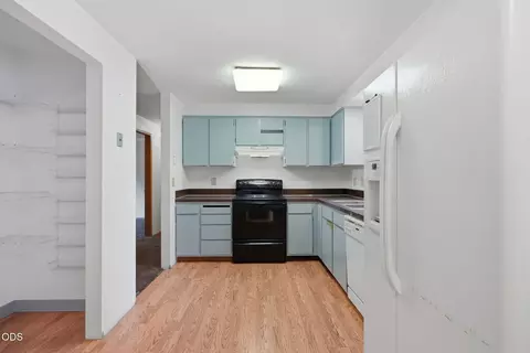 Kitchen - 19092 Shoshone Rd, Bend, OR 97702 photo 2 of 3