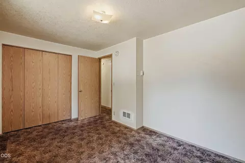 Bedroom - 19092 Shoshone Rd, Bend, OR 97702 photo 2 of 3