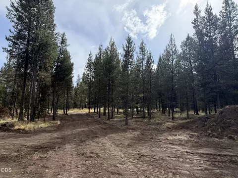 17114 Indio Rd, Bend, OR 97707 photo 2