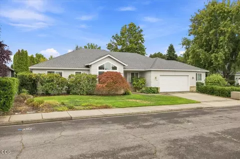 3436 Blue Blossom Dr, Medford, OR 97504