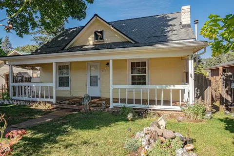 217 Broad St, Butte Falls, OR 97522