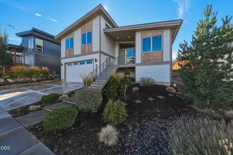 Exterior - 63108 NE Iner Loop, Bend, OR 97701 photo 4 of 8