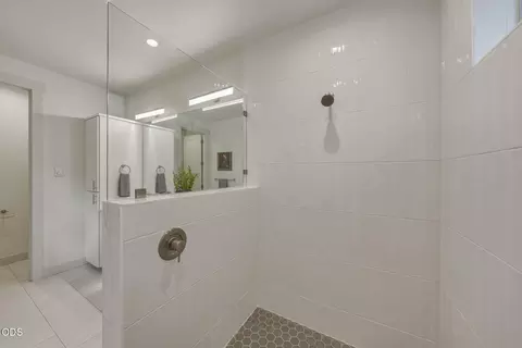 Bath - 63108 NE Iner Loop, Bend, OR 97701 photo 3 of 6