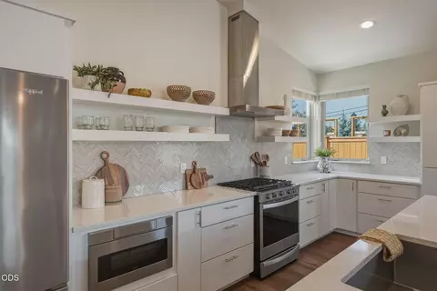 Kitchen - 63108 NE Iner Loop, Bend, OR 97701 photo 4 of 7