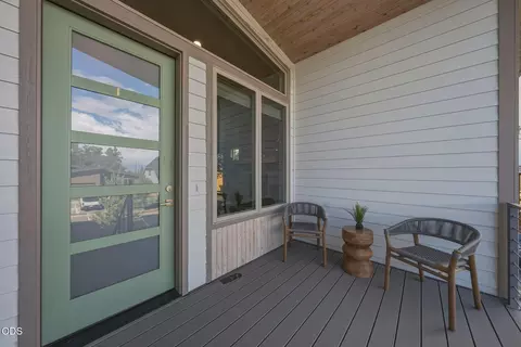 Exterior - 63108 NE Iner Loop, Bend, OR 97701 photo 5 of 8