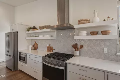 Kitchen - 63108 NE Iner Loop, Bend, OR 97701 photo 6 of 7