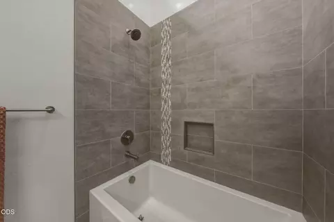 Bath - 63108 NE Iner Loop, Bend, OR 97701 photo 6 of 6