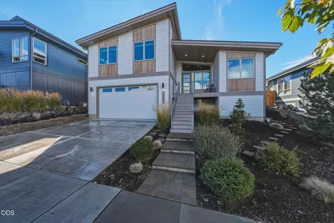 Exterior - 63108 NE Iner Loop, Bend, OR 97701 photo 3 of 8