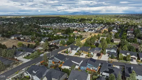 View/Area - 63108 NE Iner Loop, Bend, OR 97701 photo 2 of 3