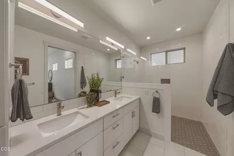 Bath - 63108 NE Iner Loop, Bend, OR 97701 photo 1 of 6