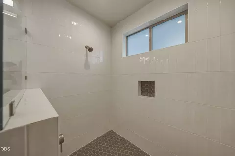 Bath - 63108 NE Iner Loop, Bend, OR 97701 photo 2 of 6